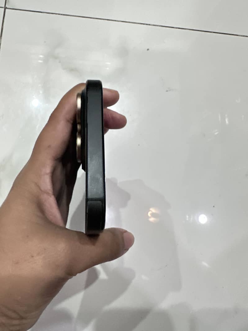 iPhone 16 pro max 2