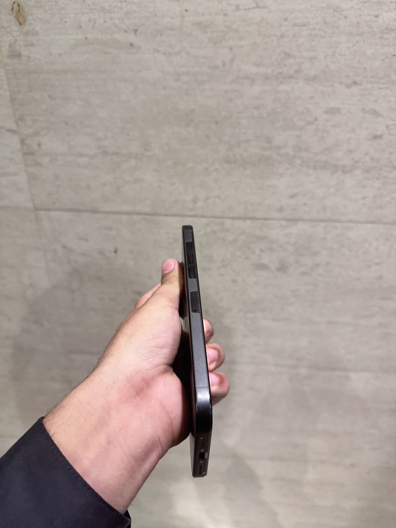 iPhone 16 pro max 4