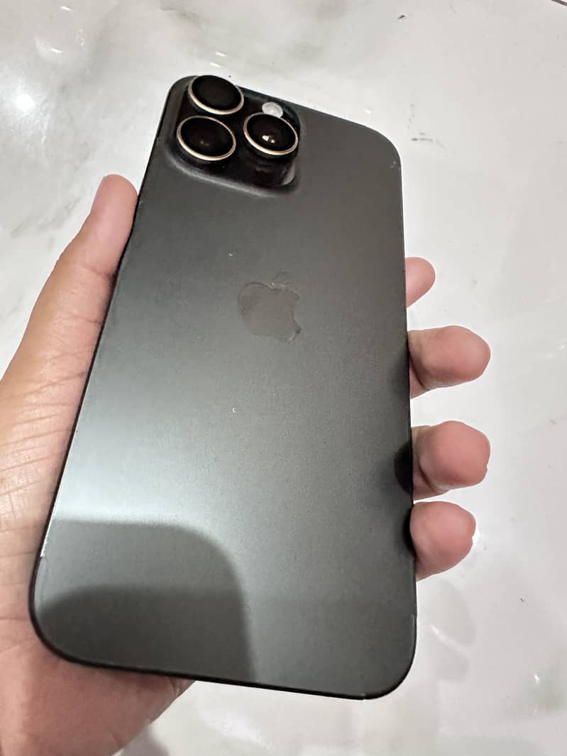 iPhone 16 pro max 6