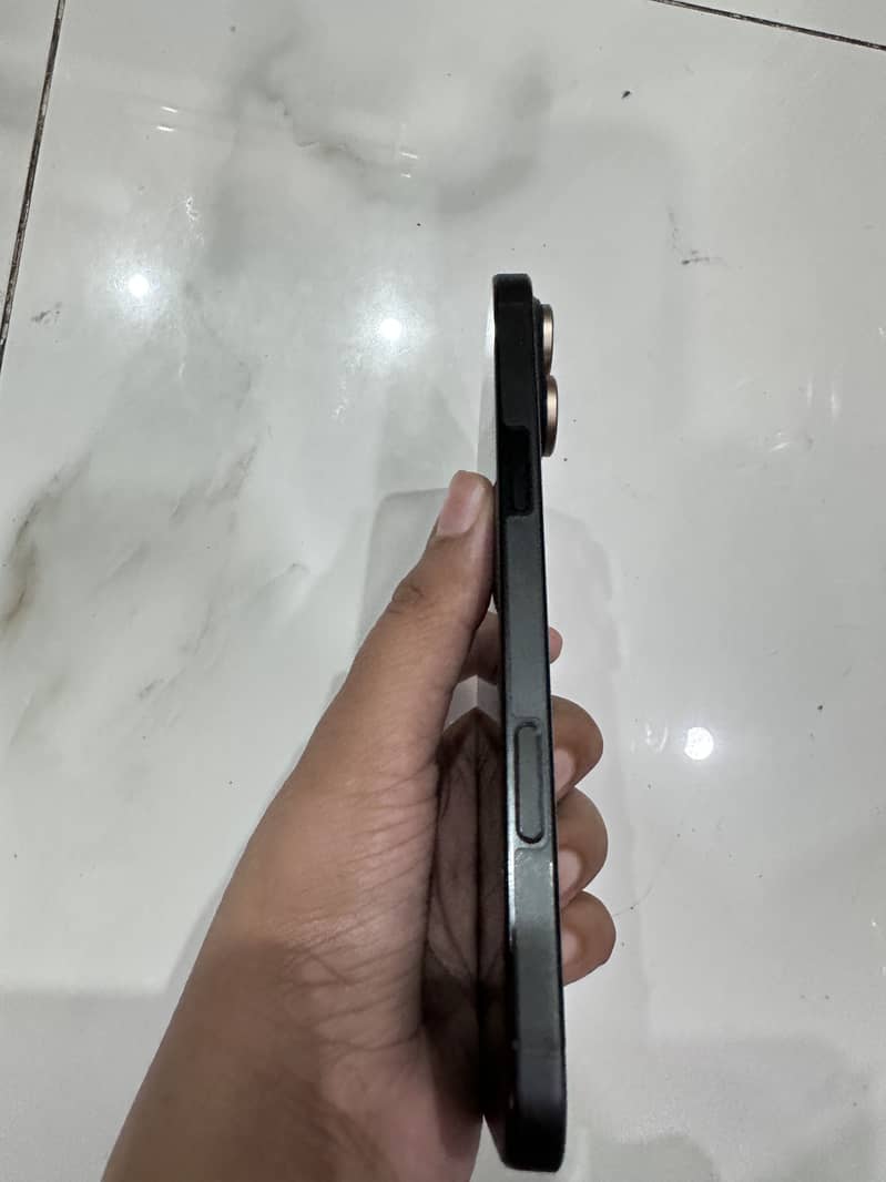 iPhone 16 pro max 9