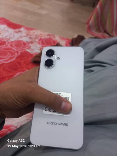 6 mahine ki warranty hai abhi bhi