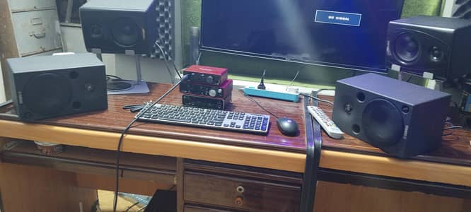 YAMAHA MSP5  NEW CONDITION. . studio monitors.