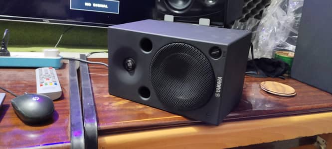 YAMAHA MSP5  NEW CONDITION. . studio monitors.
