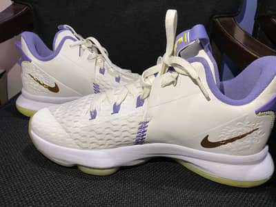 Nike basketball shoes original. brand new