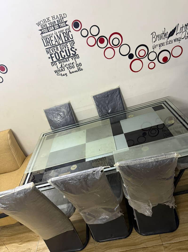Dining table 0
