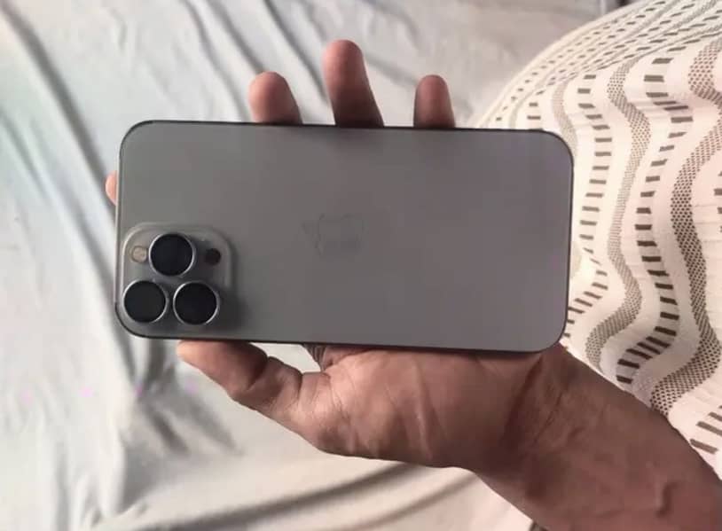 iPhone 13 Pro Max 1