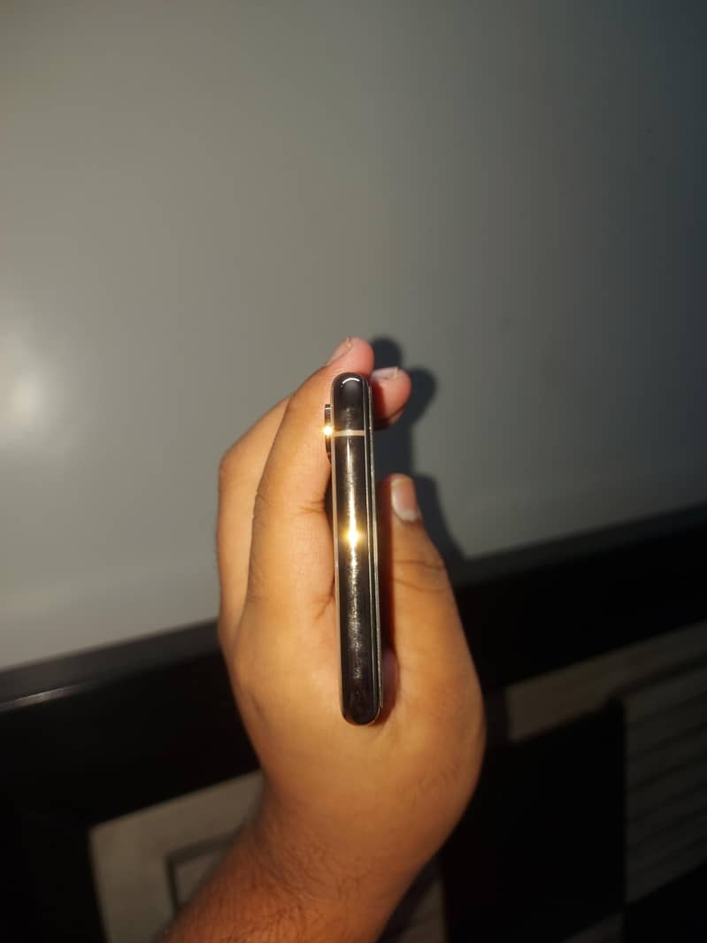 IPHONE XS 3