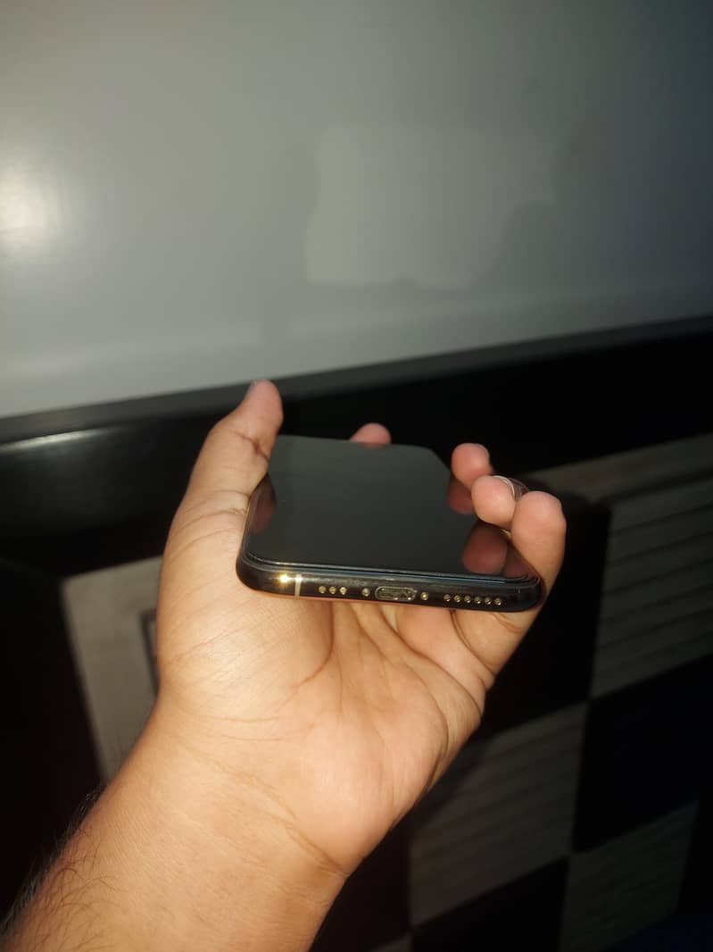 IPHONE XS 4