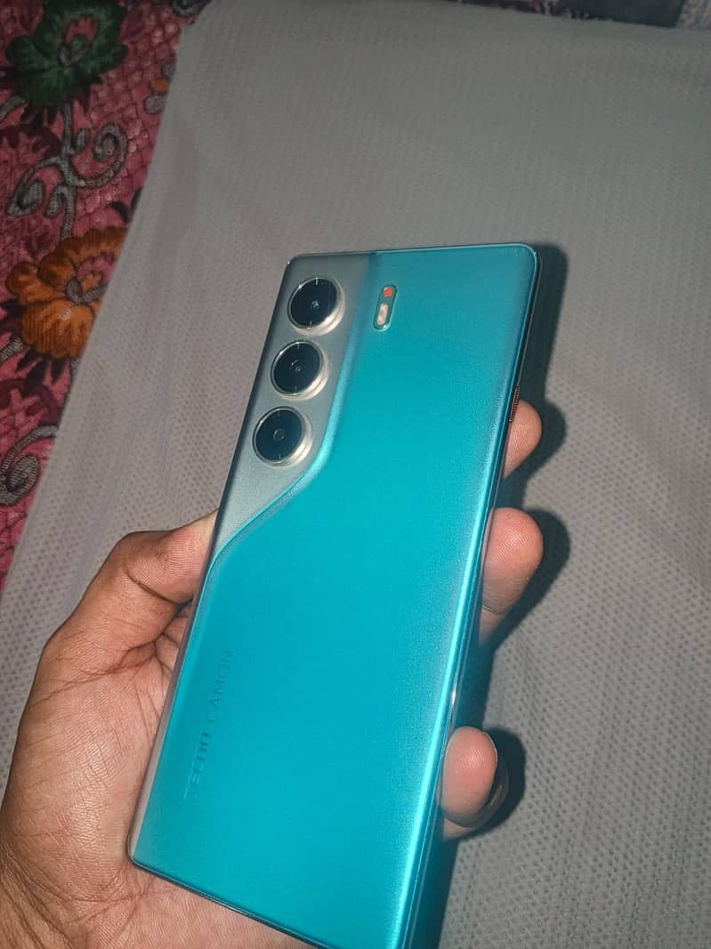 camon 40 pro 1
