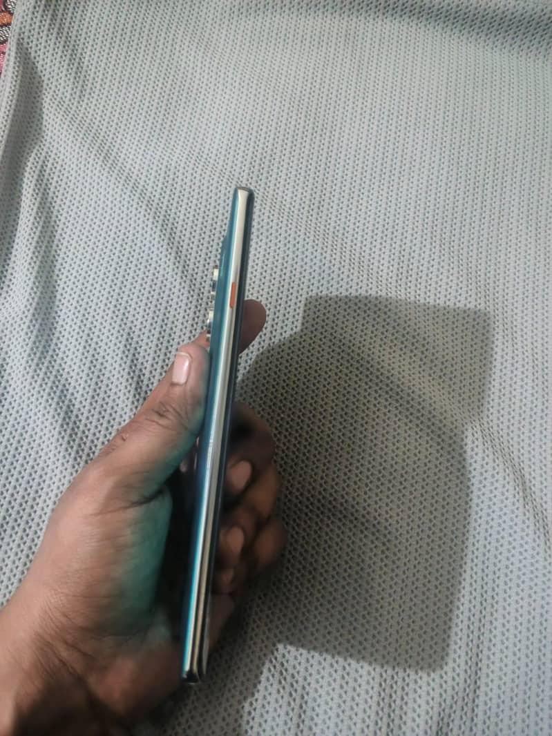 camon 40 pro 4