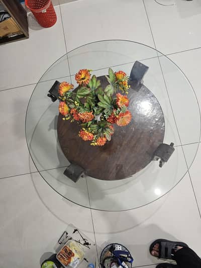 Center Tablr With Thick Glass Top