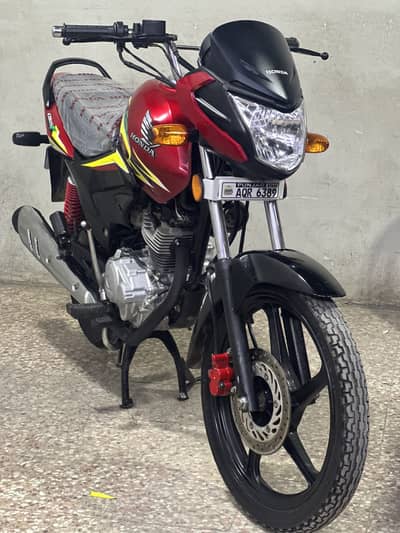 Honda cb125f 2023 model ( low millage )