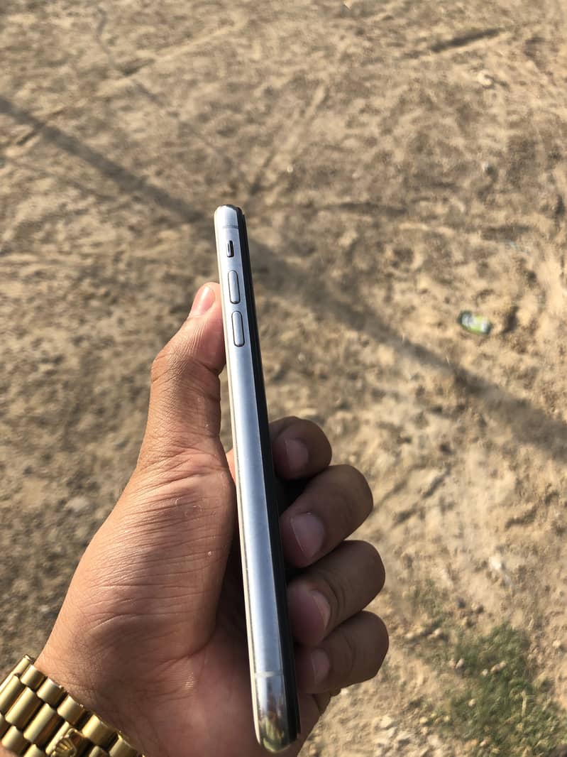 iPhone X 4