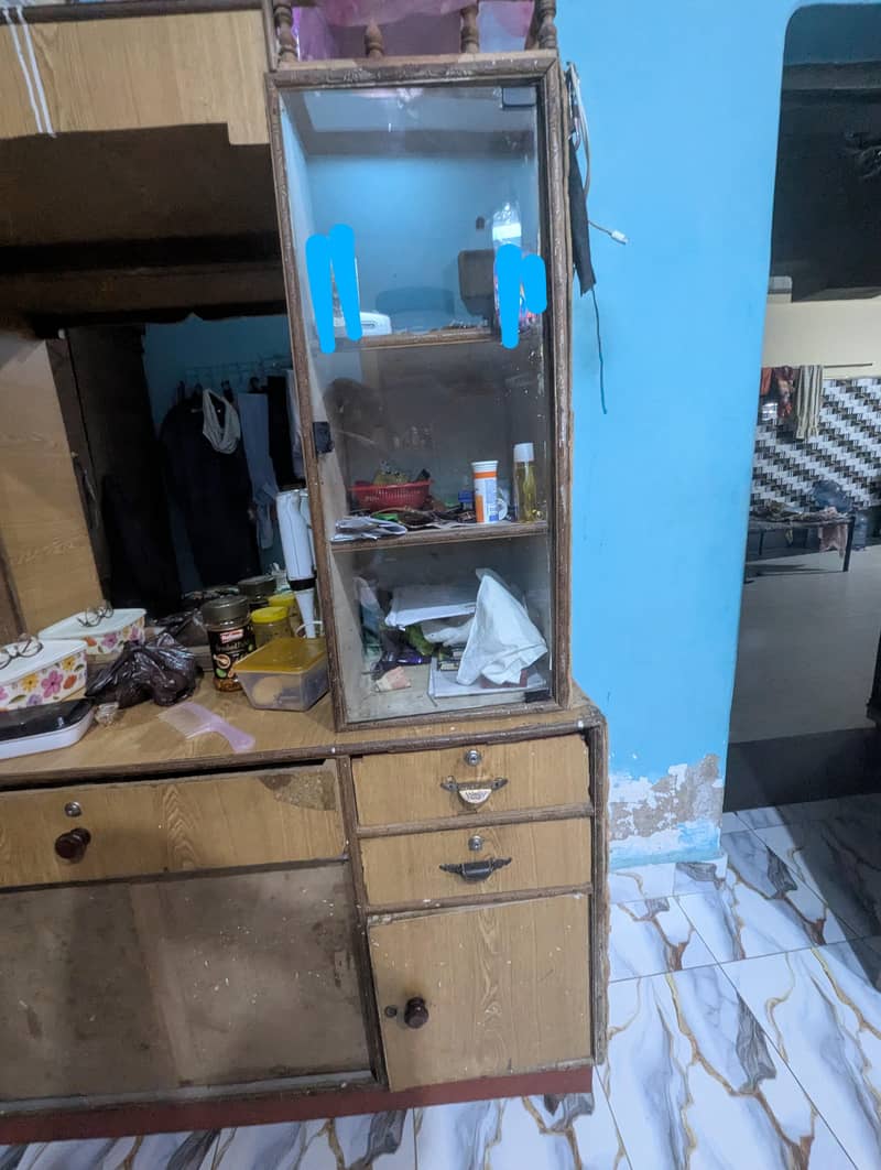 Dressing Table good in condition 0