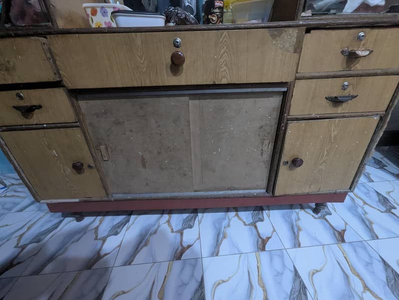 Dressing Table good in condition 3