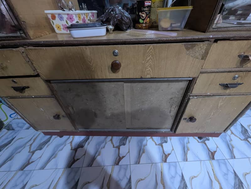 Dressing Table good in condition 4