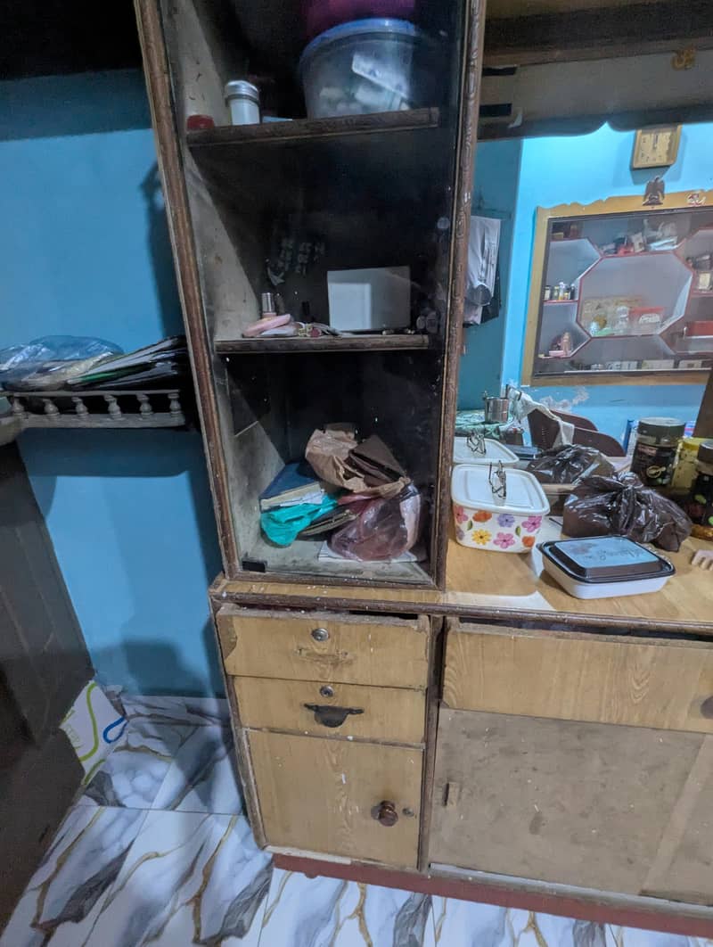 Dressing Table good in condition 5