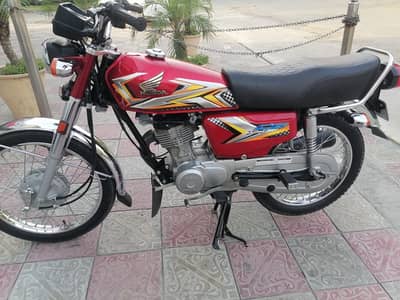 Honda 125 red brand new baik