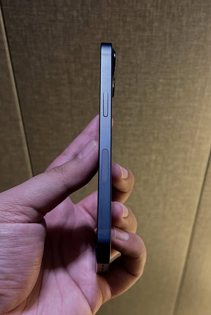 IPHONE 13 (SIM LOCKED) 1