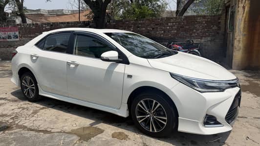 Toyota Corolla Altis Grande X CVTi Super white with Beige Interior