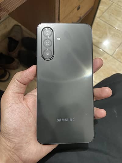 Samsung A17 (8/256)
