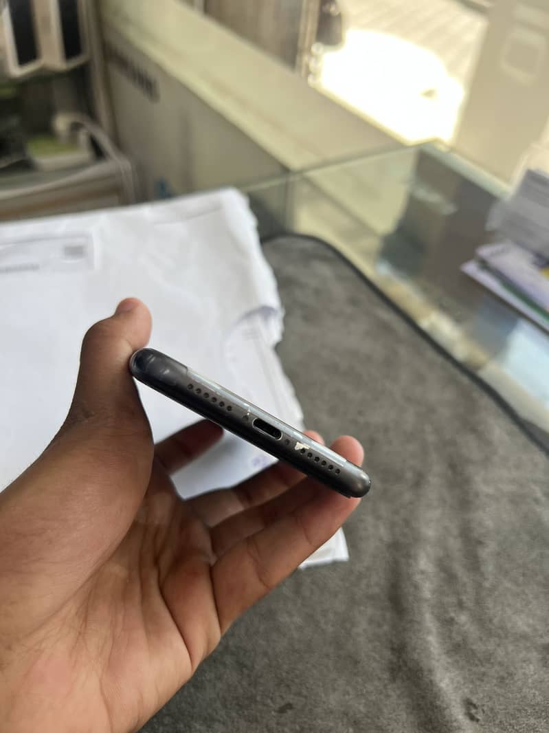 IPHONE 11 0