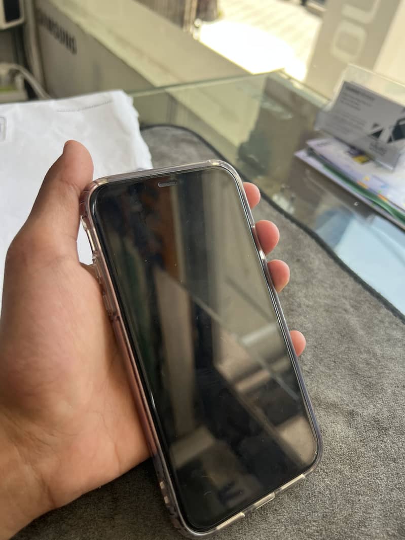 IPHONE 11 1