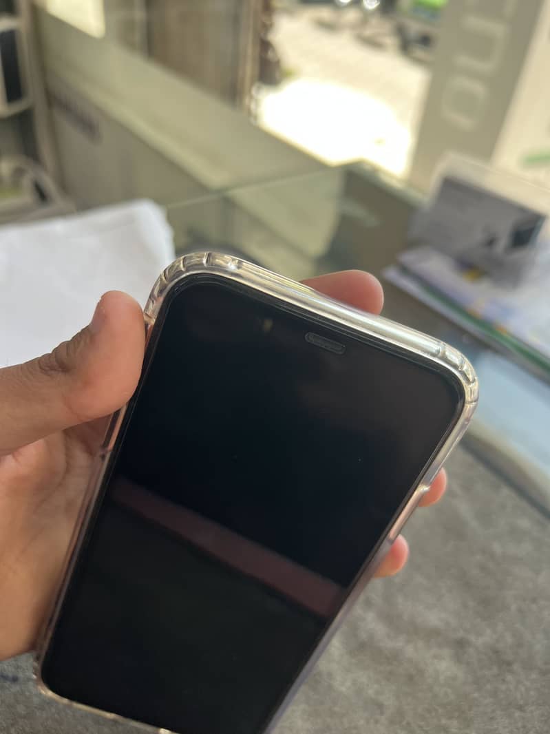IPHONE 11 3
