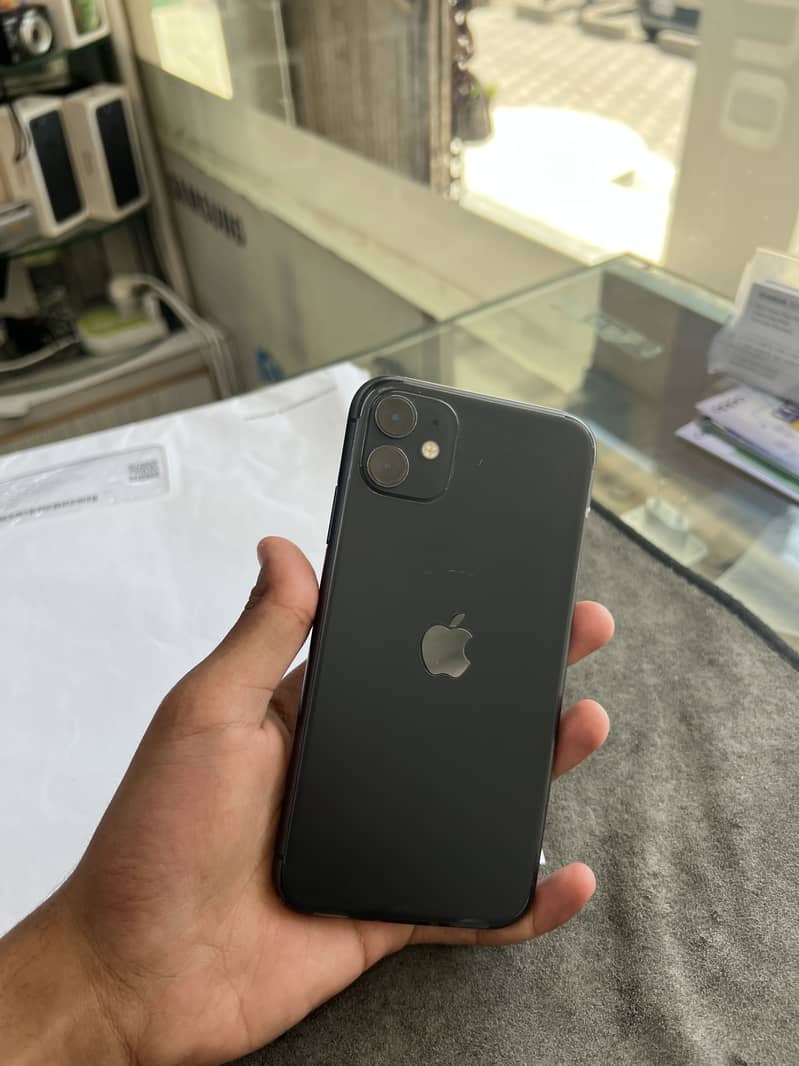 IPHONE 11 4