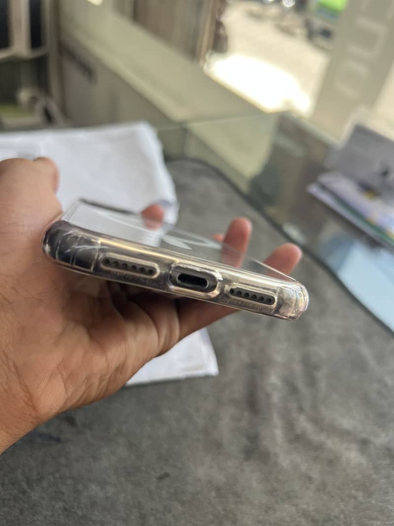 IPHONE 11 6