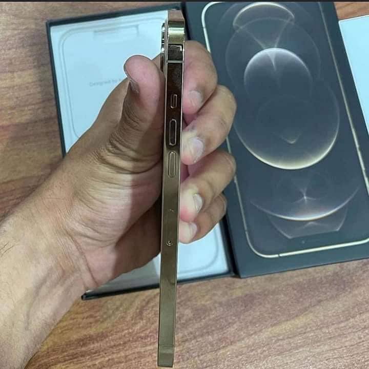 iPhone 12 Pro Max 4