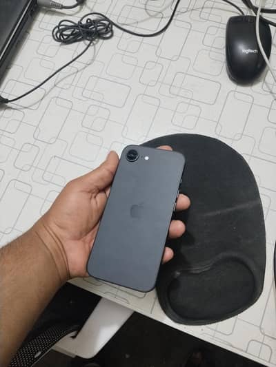 iphone 16e full lush condition in official apple warranty 128gb