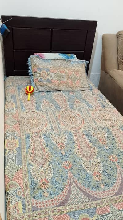 “New Single Beds (2) – Almost Unused”