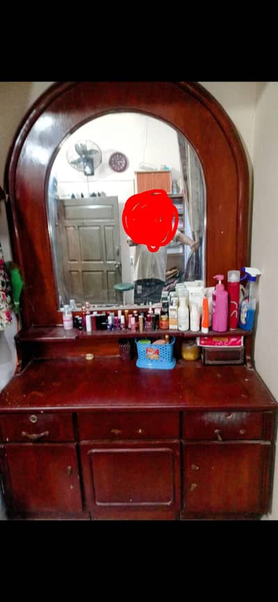 Divider+dressing table