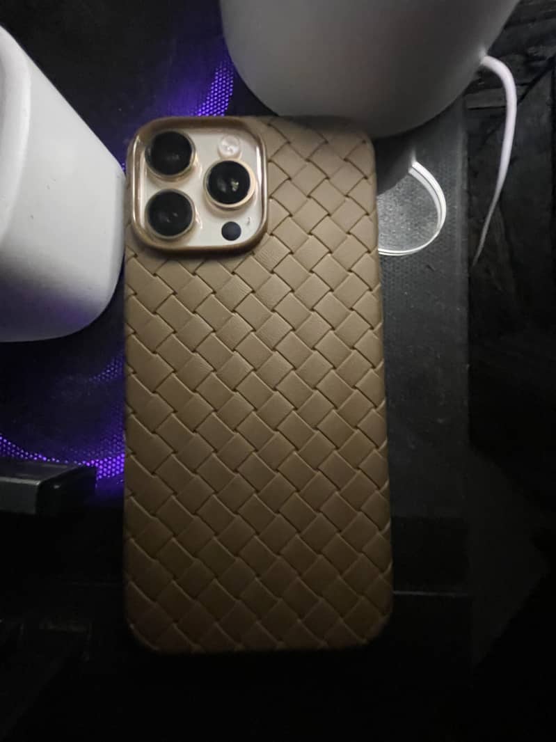 Apple iPhone 16 Pro Max 0