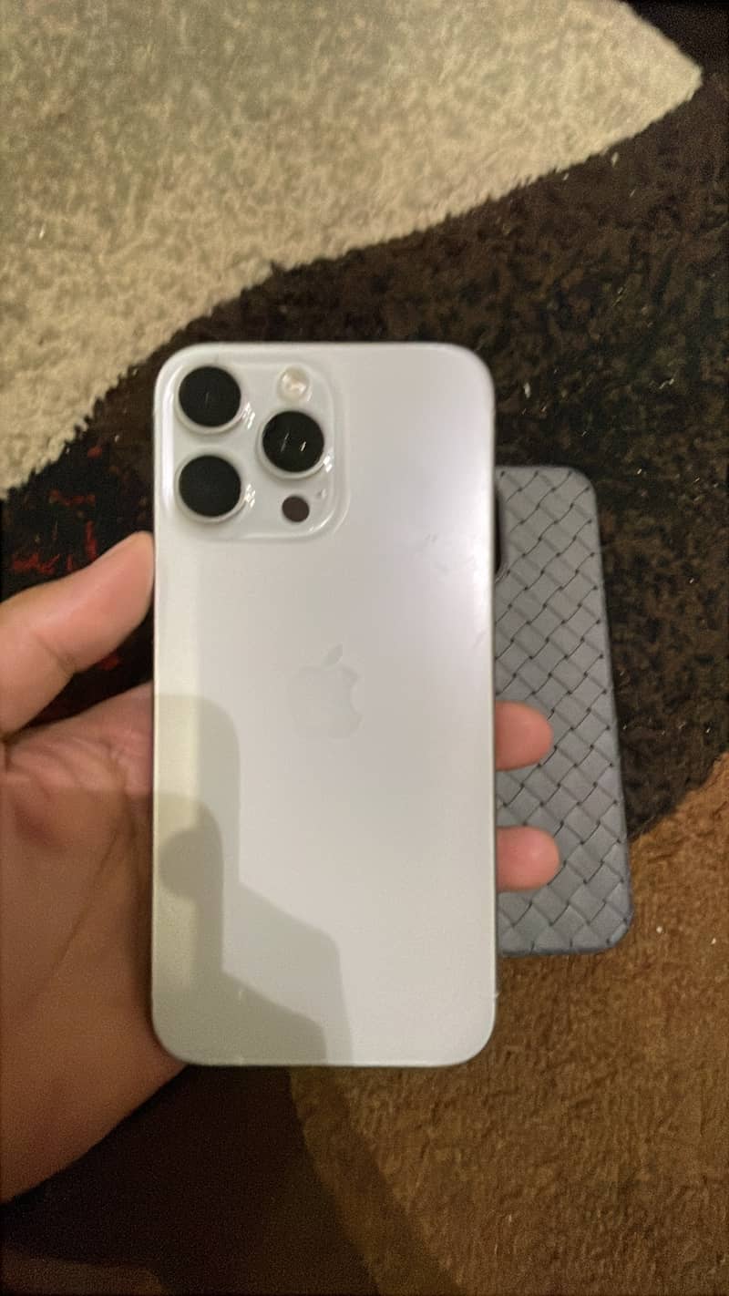 Apple iPhone 16 Pro Max 2