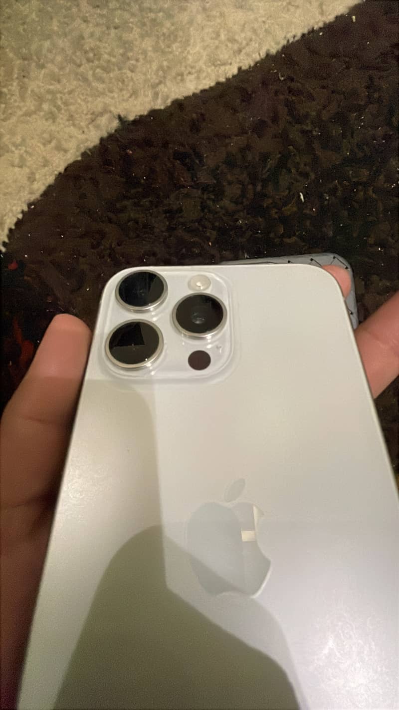 Apple iPhone 16 Pro Max 3