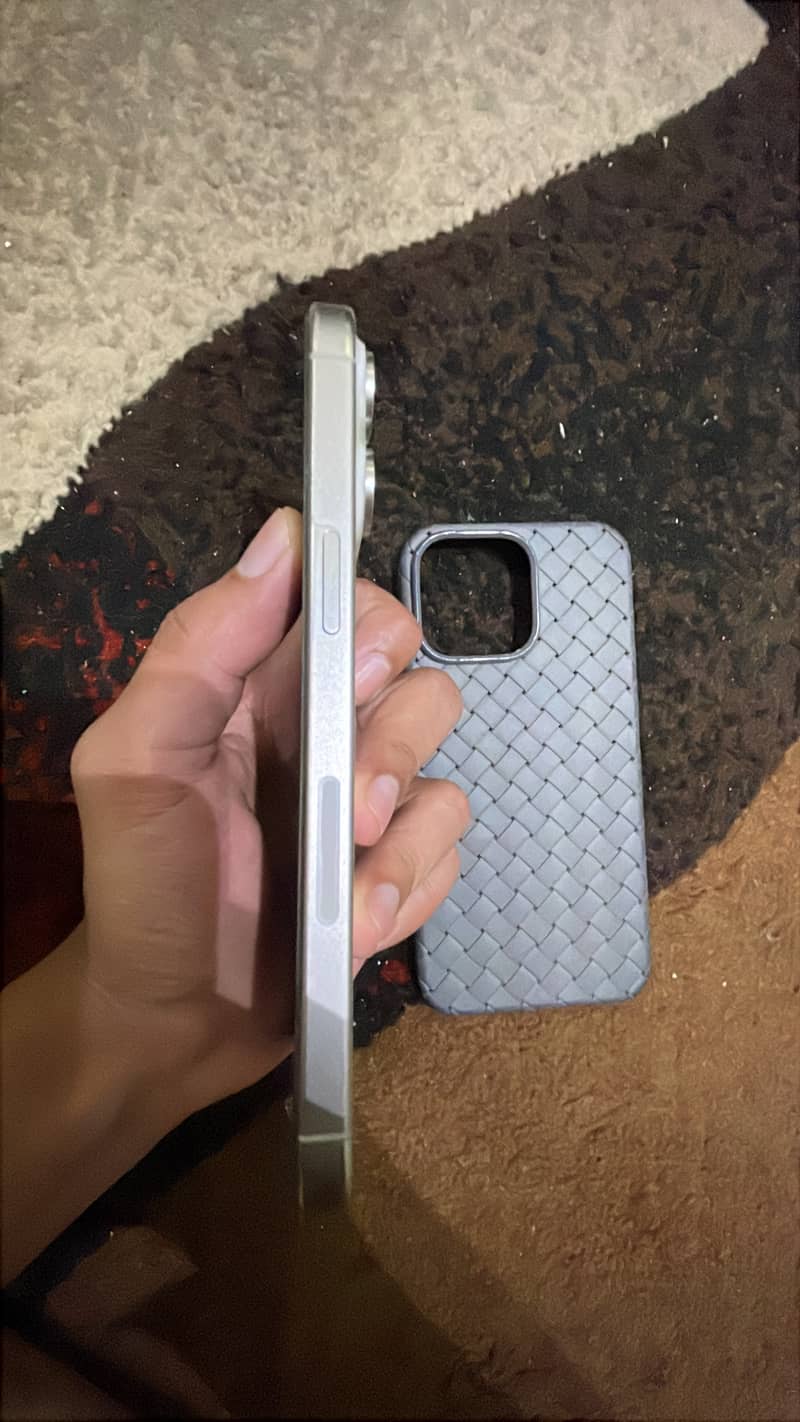 Apple iPhone 16 Pro Max 5