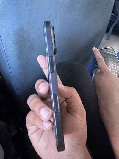 Apple iPhone 16