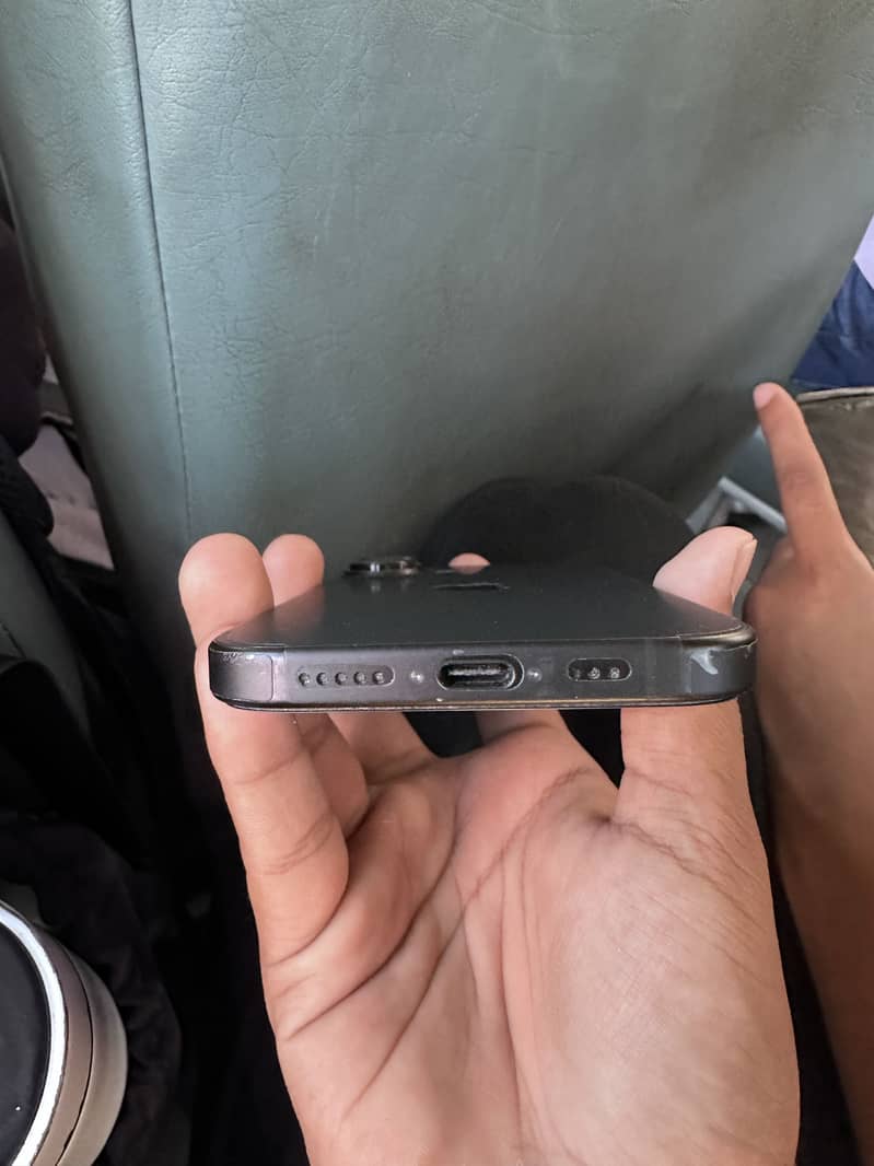 Apple iPhone 16 3