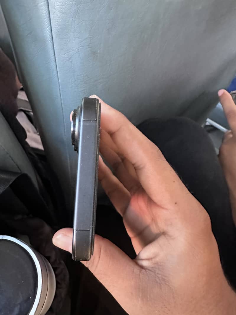 Apple iPhone 16 5