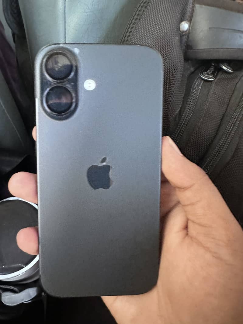 Apple iPhone 16 7