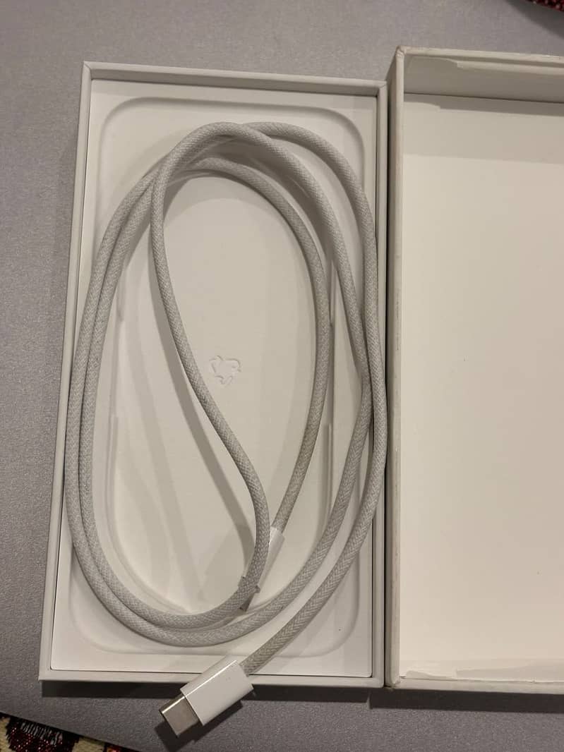 Apple iPhone 16 9