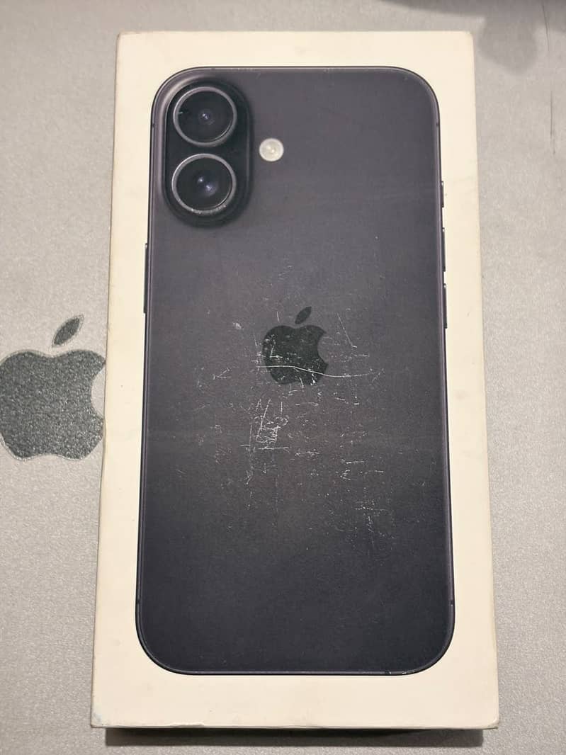 Apple iPhone 16 10