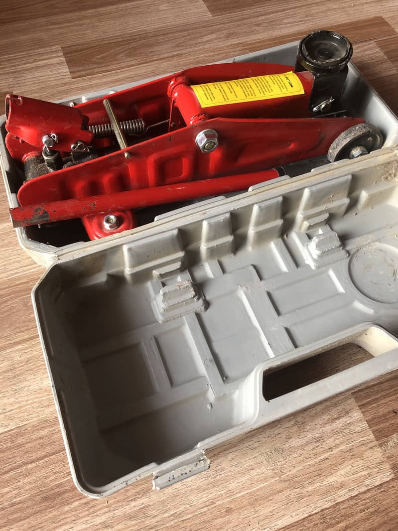 Car jack 1