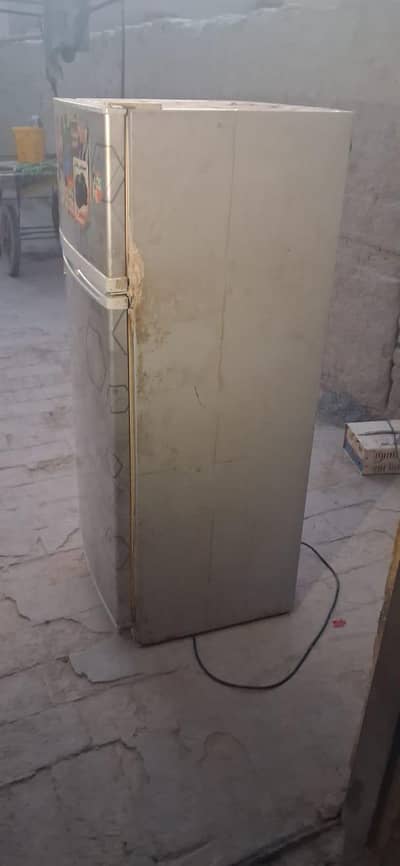 REFRIGERATOR FOR SELL. FULL FINAL RATE
