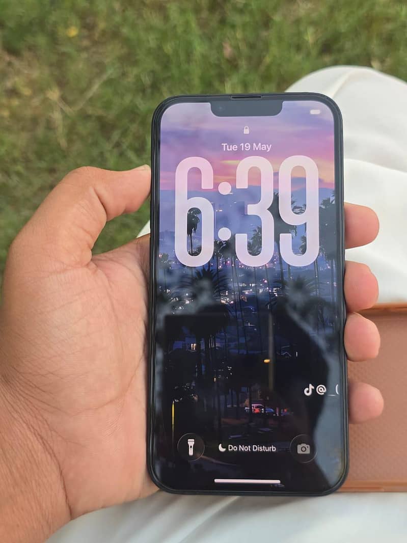 IPHONE 16E 1