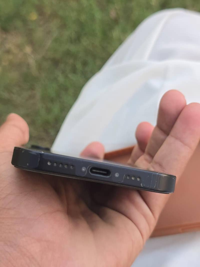 IPHONE 16E 4