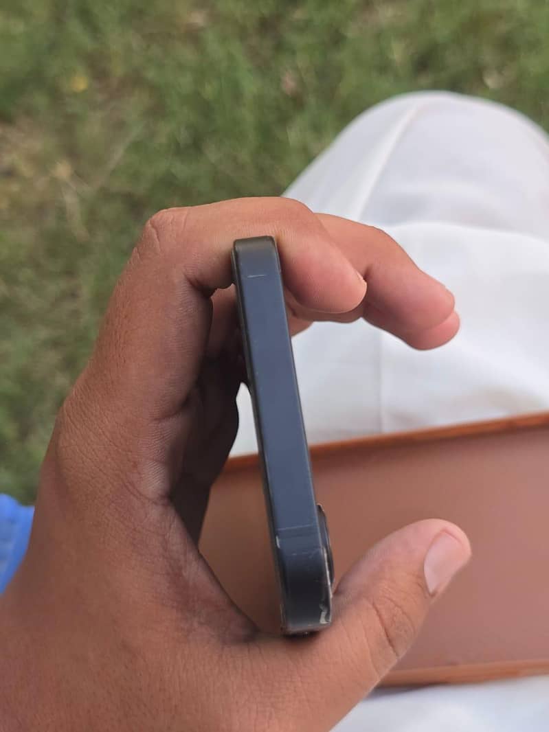 IPHONE 16E 5