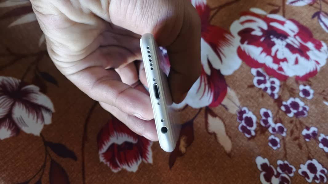 Apple iPhone 6 0